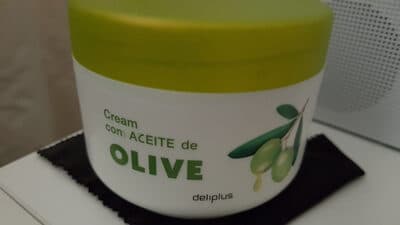 Cream with olive oil